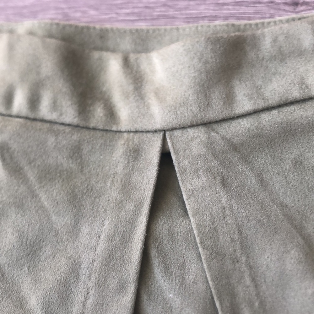 Green suede skort - Picture 2 of 3